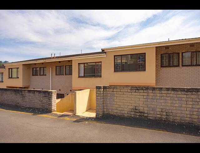 3 BEDROOM DUPLEX FOR SALE IN THE WOLDS